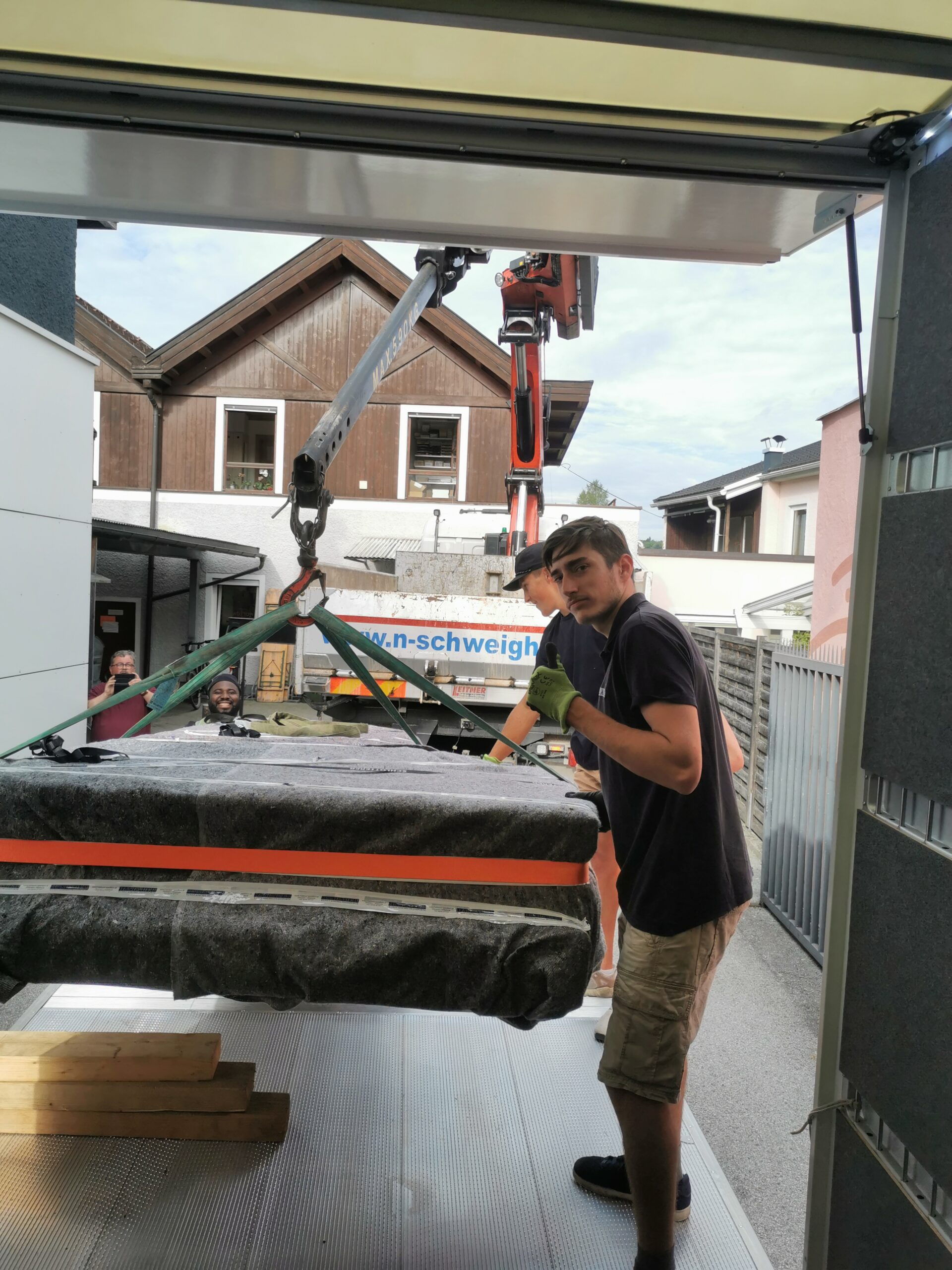 Eine entspannende Yogastunde zwei Männer praktizieren Yoga